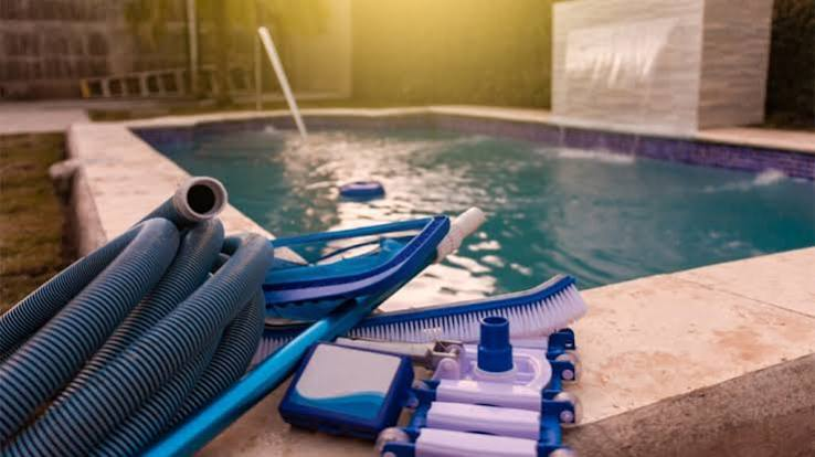 Equipamentos profissionais de limpeza e manutenção de piscina